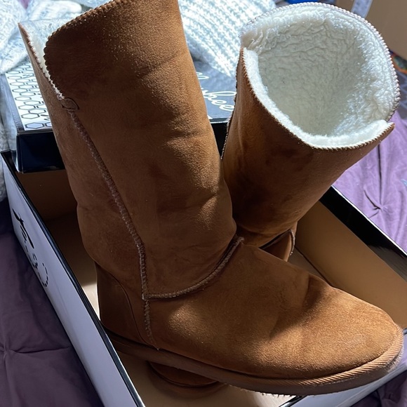 Warm Willowbee Zoey boots 10 - Picture 2 of 8